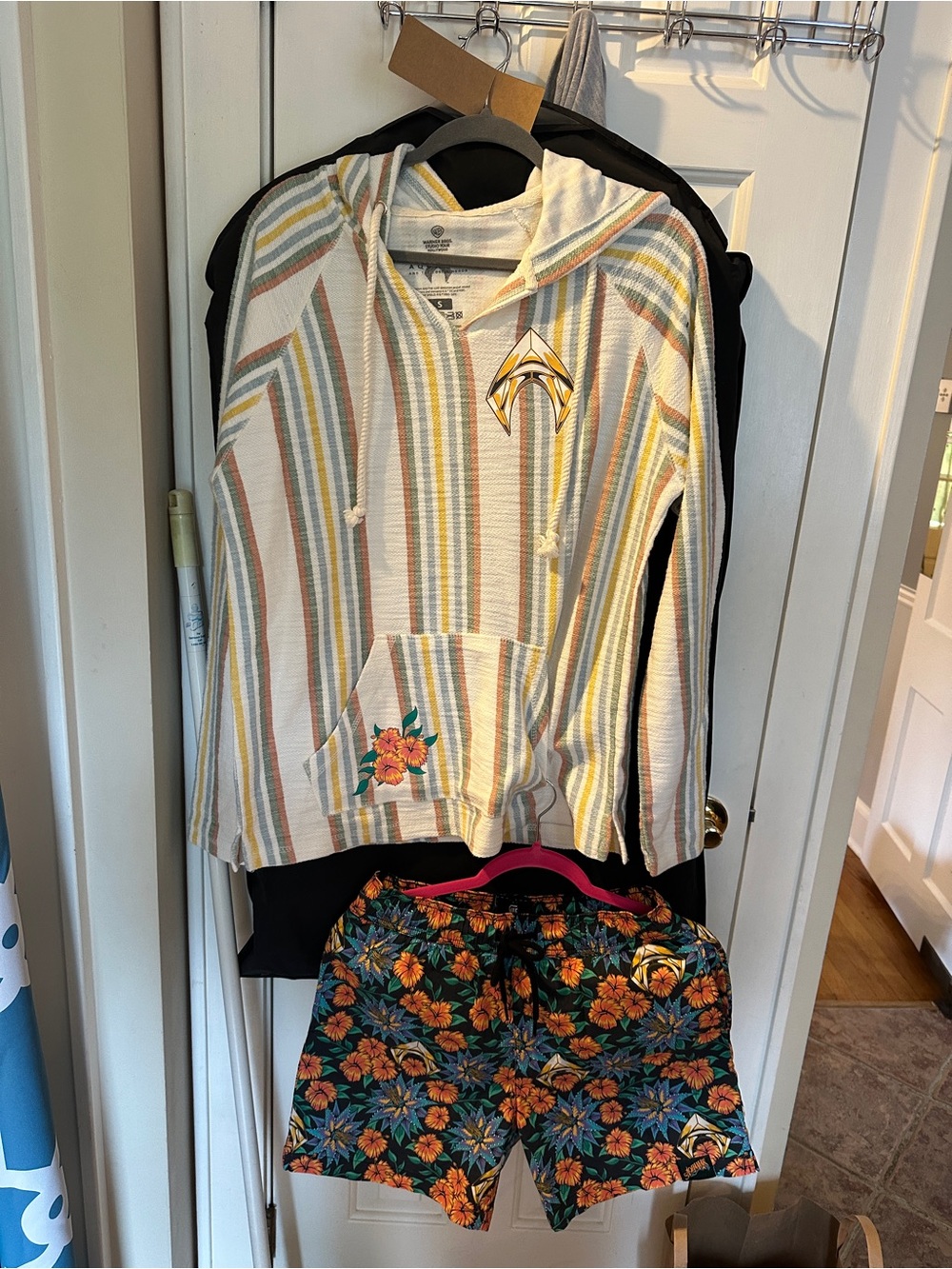 Aquaman Striped Hoodie & Floral Shorts(swim) Set - White Multi
NWOT
Small/xs